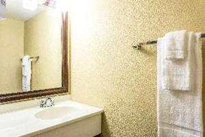 Room #52015220 room in Econo Lodge