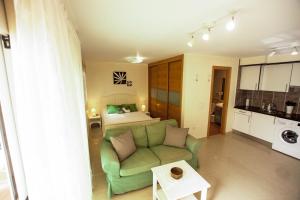 Book Jet - HIBISCUS BEACH FRONT