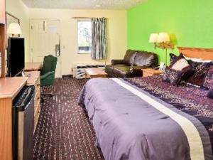 Room #40229409 room in Americas Best Value Inn & Suites-Chattanooga