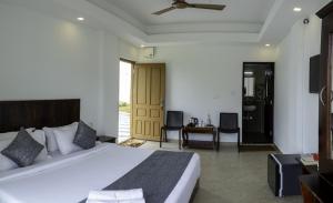 Moonline Resort