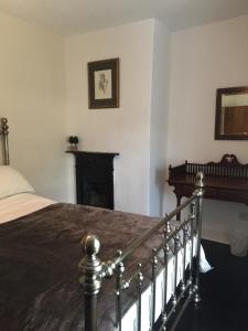 Two-Bedroom House room in Mole Cottage