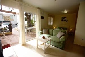 Book Jet - HIBISCUS BEACH FRONT