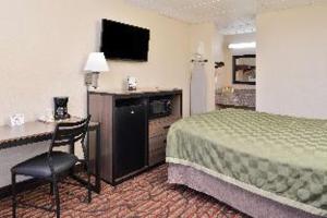 Room #33193408 room in Americas Best Value Inn West Monroe
