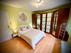 Villas Villa 200m2 avec PISCINE chauffee & SPA & sauna & kota-grill : photos des chambres