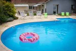 Villa 200m2 avec PISCINE chauffée & SPA & sauna & kota-grill - La Neuveville-devant-Lépanges