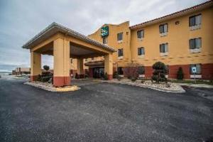 King Suite - Non Smoking room in Quality Inn Litchfield Route 66