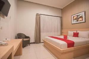 RedDoorz near Lembang Park & Zoo 2