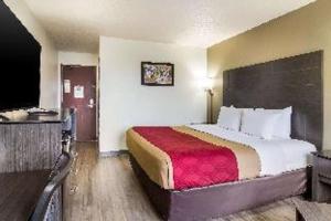 Room #46623811 room in Days Inn by Wyndham Somerset PA I-70 I-76