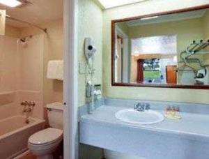 Room #27561608 room in Days Inn by Wyndham Knoxville West