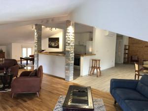 Green Silence - Anja