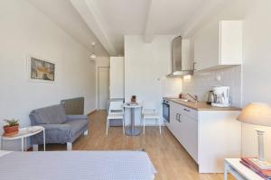 Bright Lovely Central Studio in Thessaloniki