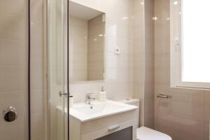 Sensacional Apartamento Junto a Palacio Real by Batuecas