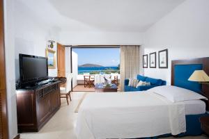  Classic Double Room with Sea View (2 Adults + 1 Child) 