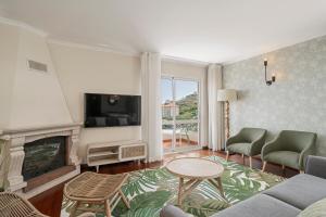 Reis Magos V by An Island Apart