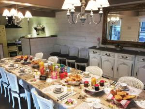 LES BELLES ÉPOQUES B&B - JACUZZI - PISCINE - TERRASSES - BRUMISATEURS - Proche Puy du Fou photo 12