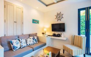 Chelona huahin beachfront resort condo
