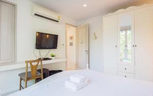 Chelona huahin beachfront resort condo