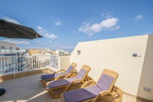 Summer Breeze Penthouse with private Hot Tub & terrace with panoramic views, by Getawaysmalta