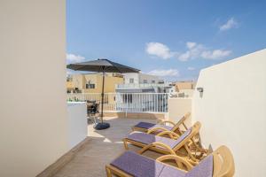 Summer Breeze Penthouse with private Hot Tub & terrace with panoramic views, by Getawaysmalta
