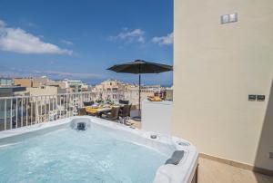 Summer Breeze Penthouse with private Hot Tub & terrace with panoramic views, by Getawaysmalta