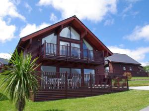 Modern holiday home in Saint Columb with Garden