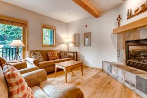 Two-Bedroom Apartment room in Twin Elk Lodge