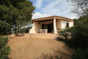  Holiday Homes in Torre delle Stelle 22920B, Pension in Geremeas