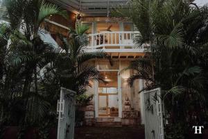 THE HIDDEN TREE CANGGU 100 meter to beach