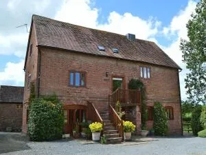 The Chaff House - farm stay apartment set within 135 acres - Ullingwick