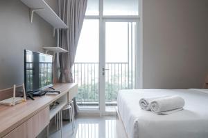 Comfortable Design Studio Apartment Ciputra International By Travelio