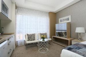 305 Sandton Skye Apartments