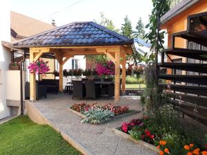 IRIS Room & Apartment