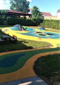 Penzion Kometa - rodinný pobyt u Novomlýnských jezer s komfortem, restaurací a dětskou zónou