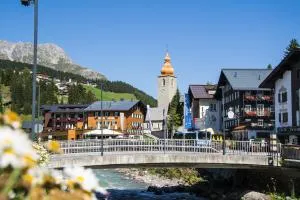 die Krone von Lech - Romantikhotel - Luxushotel in bester Lage - 施特格