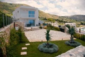 Villa Laurum - Giardino degli allori - Castellammare del Golfo - Scopello - Brucanuova