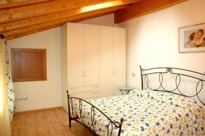Two-Bedroom Apartment - Attic room in Agriturismo Al Tralcio