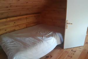 Chalets la cabane au fond du jardin : photos des chambres