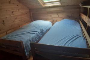 Chalets la cabane au fond du jardin : photos des chambres