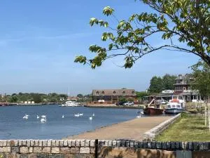 Swan View, Oulton Broad - Carlton Colville