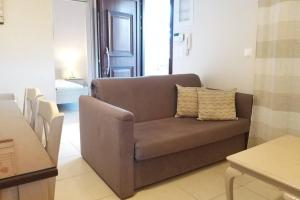 New, bright, cozy, autonomous apartment with private entrance and garden, 42 m2, 5min to the beach and city center