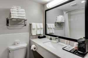 King Room - Non-Smoking room in Days Inn & Suites by Wyndham Spokane