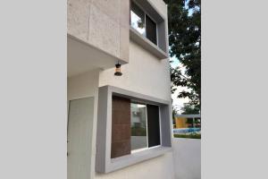 Casa nueva con 3 recamaras y a un lado de alberca