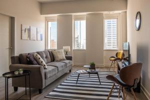Two-Bedroom Apartment room in Frontdesk Sky on Main Apts Downtown Kansas City