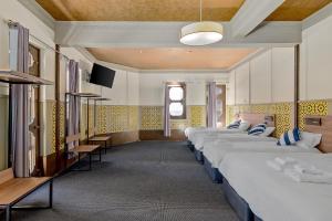 Deluxe Family Room room in Criterion Hotel Sydney
