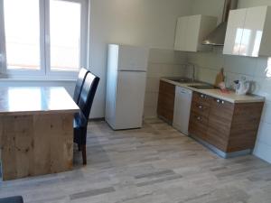 2 BEDROOM APARTMENT PEROJ