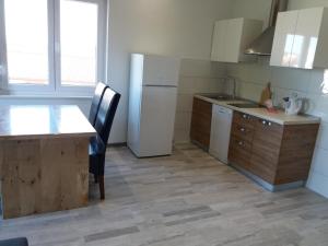 2 BEDROOM APARTMENT PEROJ 