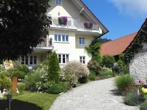 Ferienwohnung am Rosengarten - Oberfellendorf
