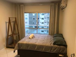 Apartamento á 30 metros praia, com vista mar.