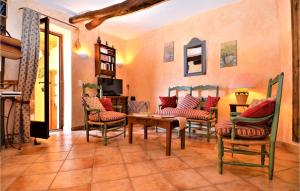 Maisons de vacances Beautiful Home In La Bastide Dengras With Wifi, Private Swimming Pool And Outdoor Swimming Pool : photos des chambres