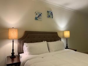 Two-Bedroom Apartment room in Luxury Fully Furnished Apartments by NASA and Kemah Boardwalk